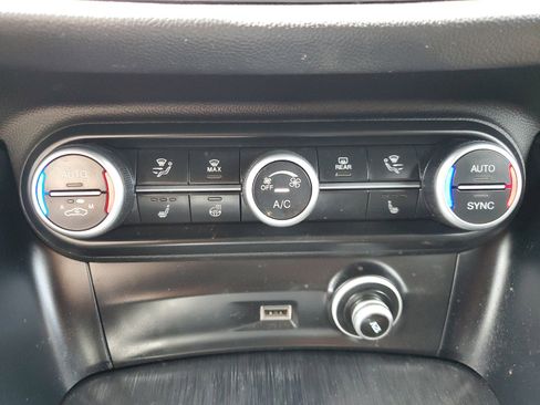 Used 2022 Alfa Romeo Stelvio Sprint image 21