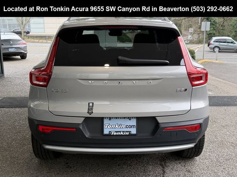 Used 2024 Volvo XC40 B5 Core image 7