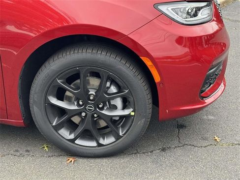 New 2026 Chrysler Pacifica Select w/ S Appearance Package image 8