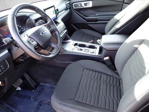 Used 2020 Ford Explorer XLT image 12