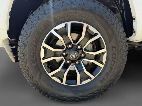 Certified 2022 Toyota Tacoma TRD Sport w/ Technology Package AWD/4WD image 12