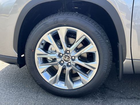 Used 2026 Toyota Highlander Limited AWD/4WD image 8