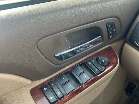 Used 2013 Chevrolet Avalanche LTZ image 18