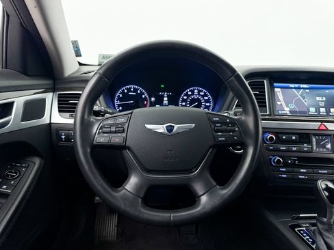 Used 2016 Hyundai Genesis 3.8 RWD image 5