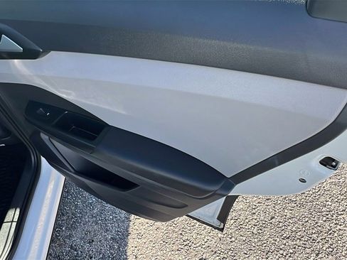 Used 2022 Volkswagen Taos SE image 17