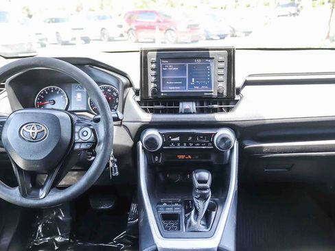 Used 2021 Toyota RAV4 LE FWD image 10