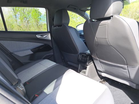 New 2026 Volkswagen ID.4 Pro RWD image 11