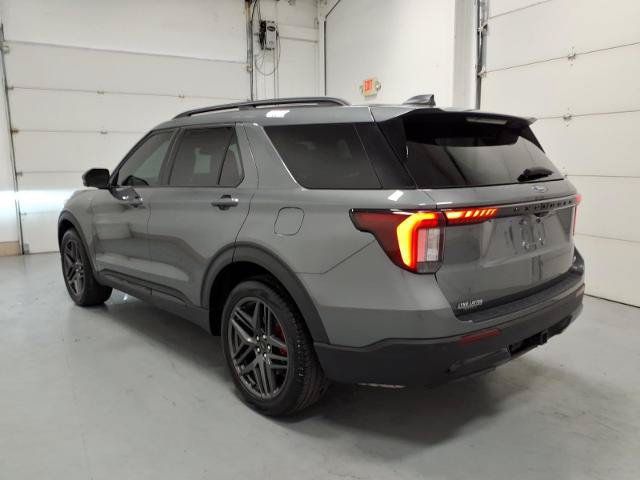 Certified 2025 Ford Explorer ST-Line w/ ST-Line Street Pack AWD/4WD image 5