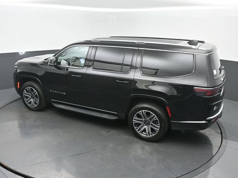 Used 2025 Jeep Wagoneer 4WD image 47