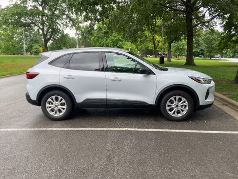 Used 2025 Ford Escape Active AWD/4WD image 4