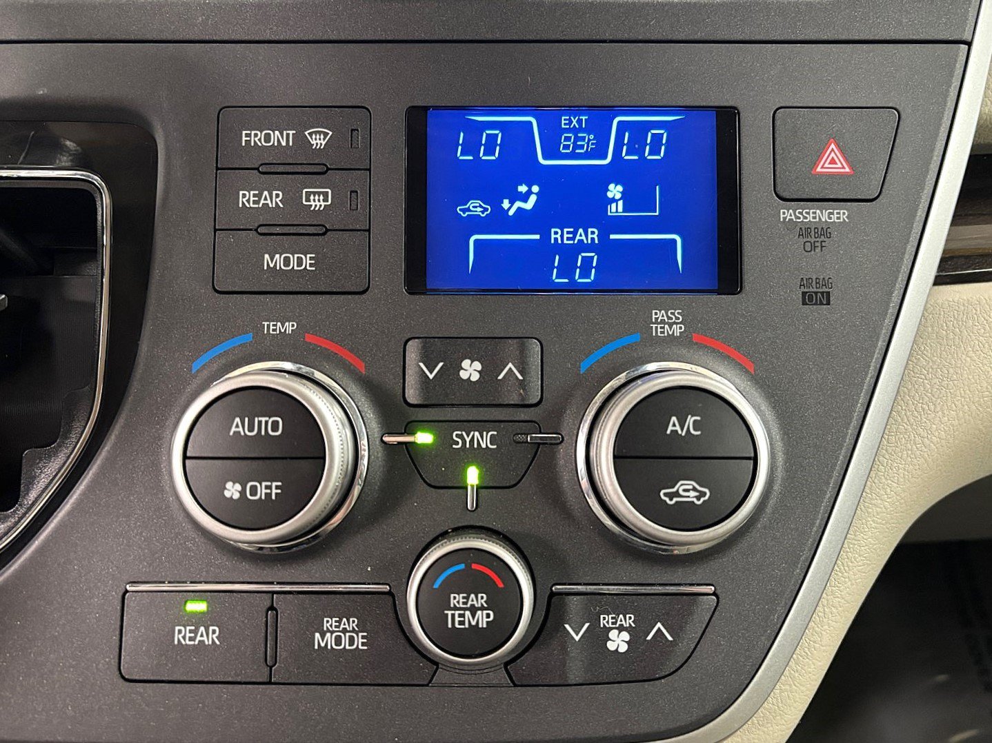 Used 2020 Toyota Sienna XLE FWD image 26