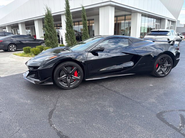 Used 2023 Chevrolet Corvette Z06 w/ Z07 Performance Package RWD image 3