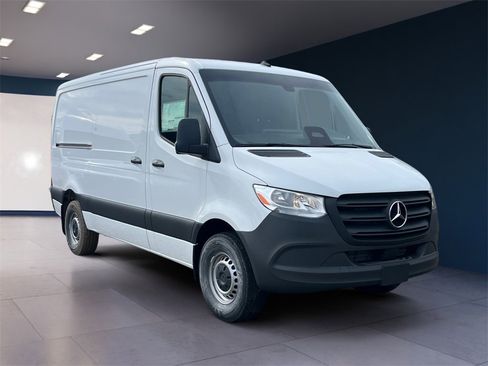 Used 2025 Mercedes-Benz Sprinter 2500 image 5