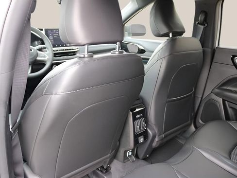 New 2026 Jeep Compass Latitude image 14