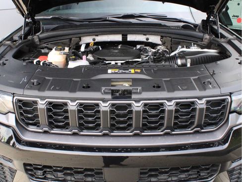 Used 2026 Jeep Grand Cherokee Altitude AWD/4WD image 40