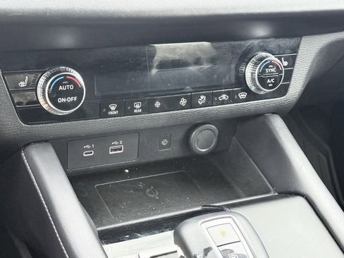 Used 2024 Mitsubishi Outlander SE image 17