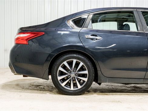 Used 2017 Nissan Altima 2.5 FWD image 14
