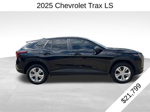 Used 2025 Chevrolet Trax LS FWD image 2