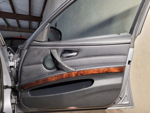 Used 2011 BMW 335i xDrive Sedan image 16