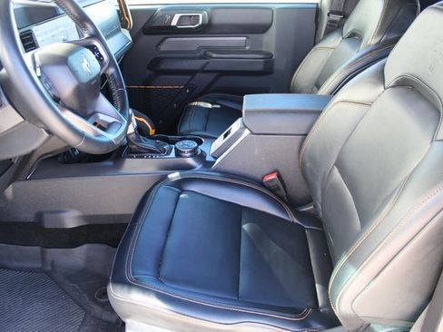 Used 2024 Ford Bronco Badlands image 8