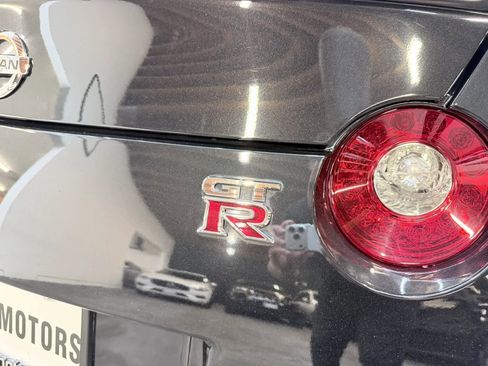 Used 2013 Nissan GT-R Black Edition AWD/4WD image 4