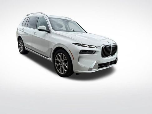 Used 2025 BMW X7 xDrive40i AWD/4WD image 2