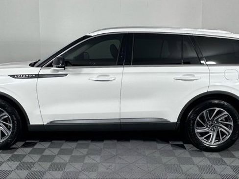 Used 2023 Lincoln Aviator 2WD w/ Class IV Trailer Tow Package image 5