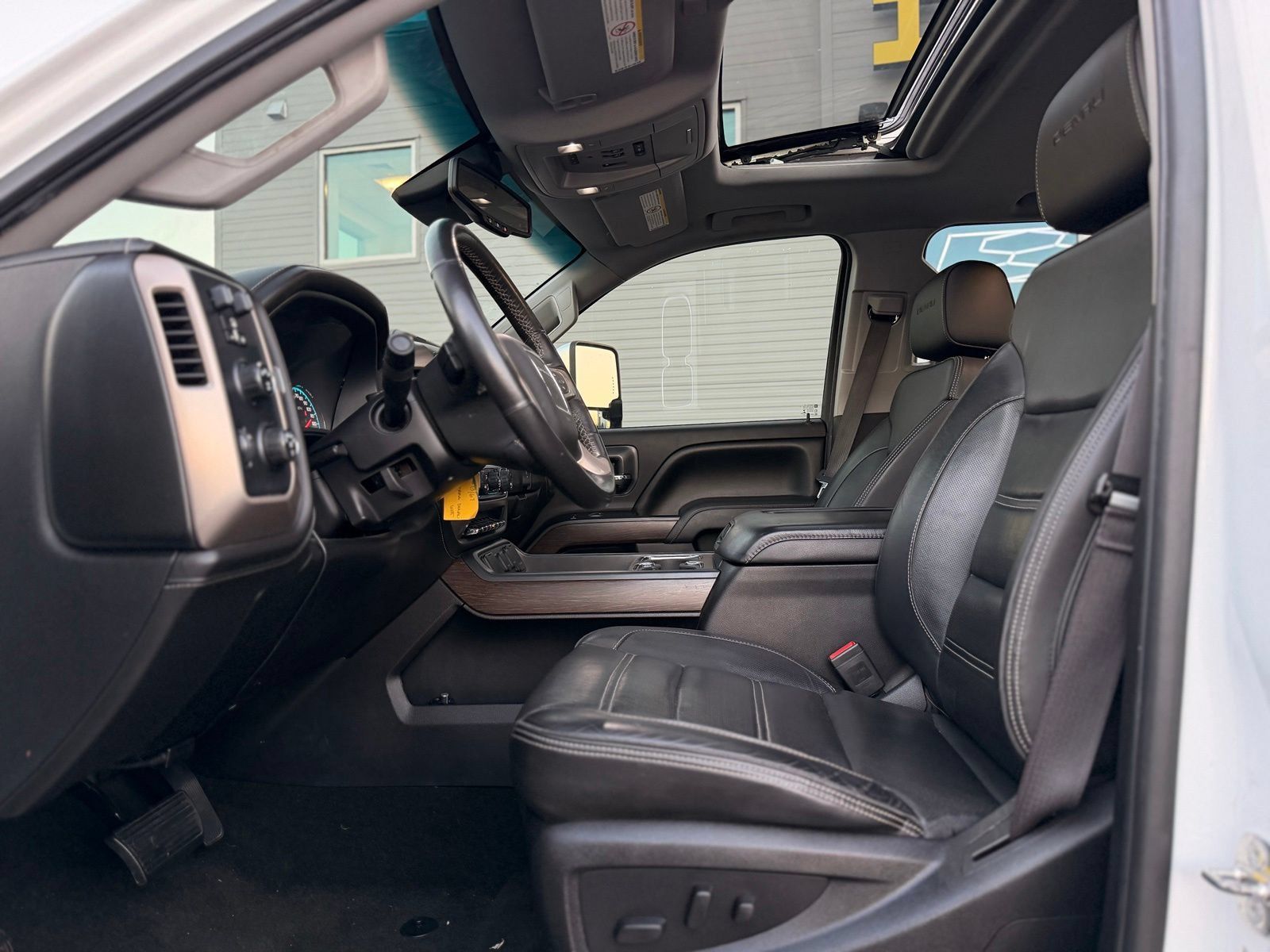 Used 2017 GMC Sierra 2500 Denali w/ Duramax Plus Package AWD/4WD image 27