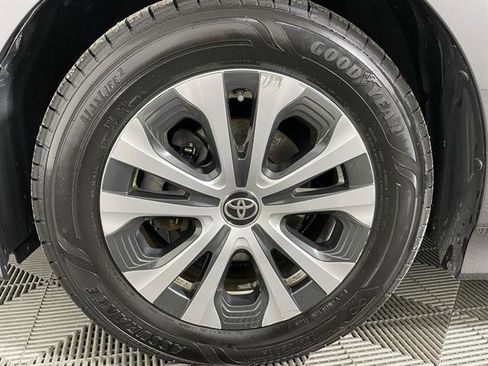 Used 2020 Toyota Prius XLE w/ Advanced Technology Package image 24