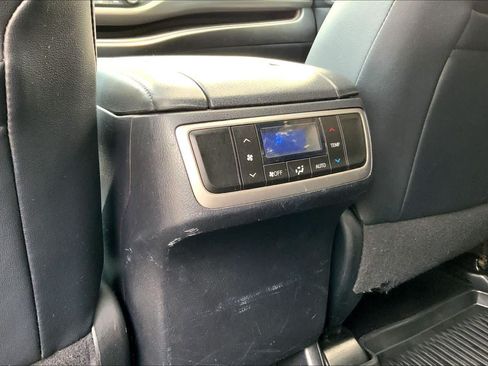 Used 2018 Toyota Highlander XLE AWD/4WD image 35