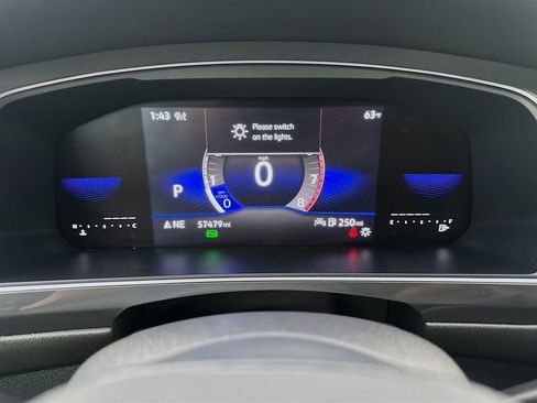 Used 2022 Volkswagen Tiguan SE w/ Panoramic Sunroof Package image 14