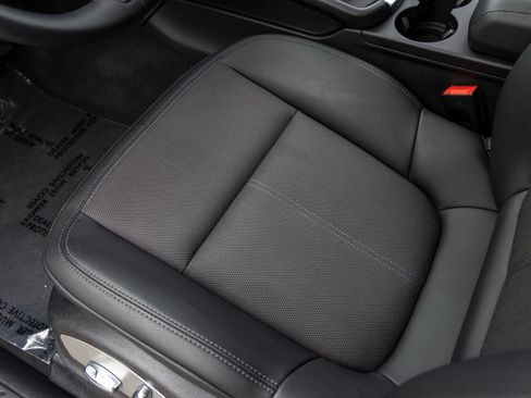 Certified 2025 Porsche Macan image 26