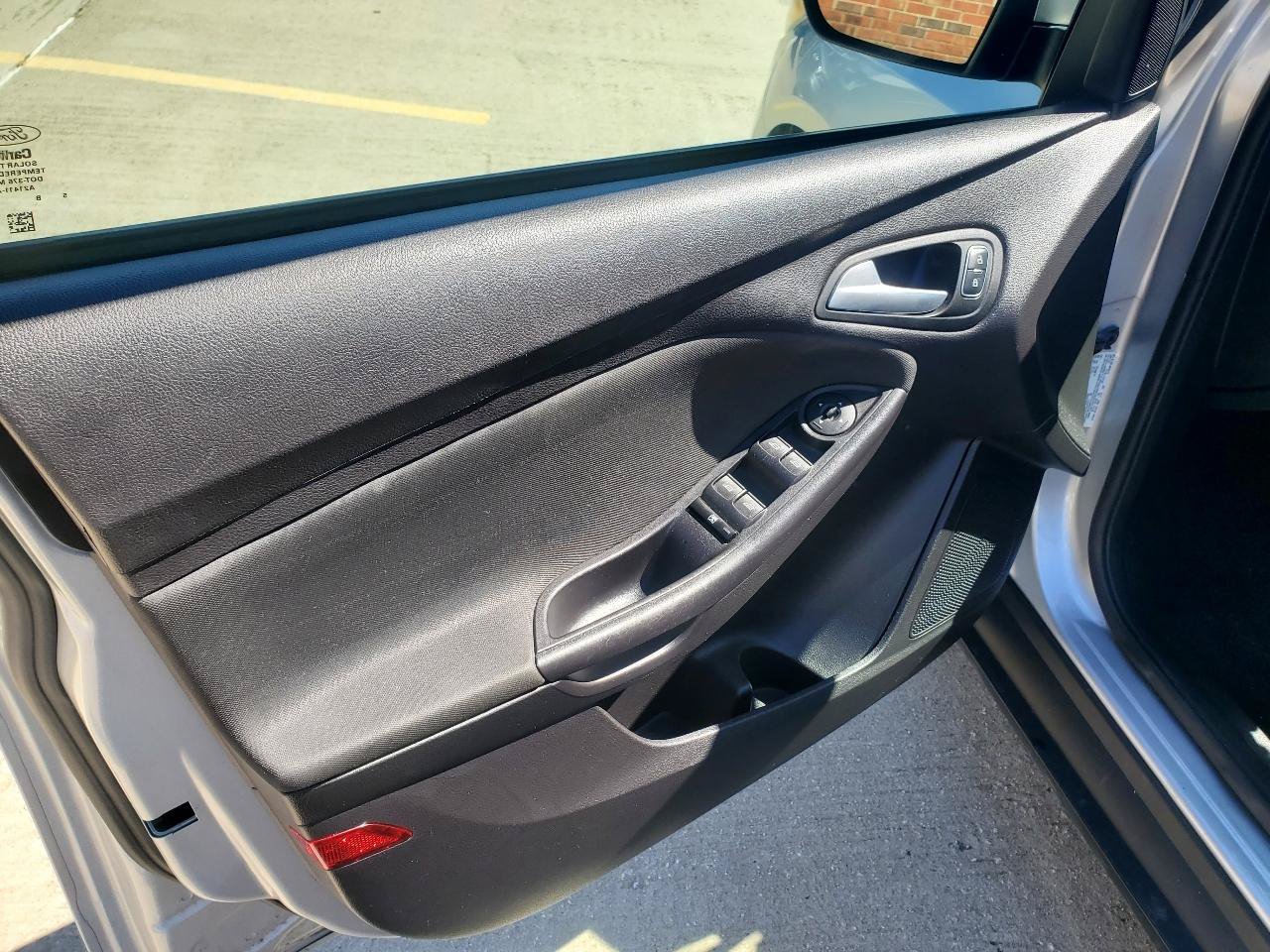 Used 2015 Ford Focus SE FWD image 15