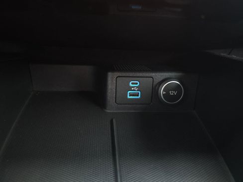 Used 2021 Ford Escape SE w/ SE Sport Appearance Package image 23