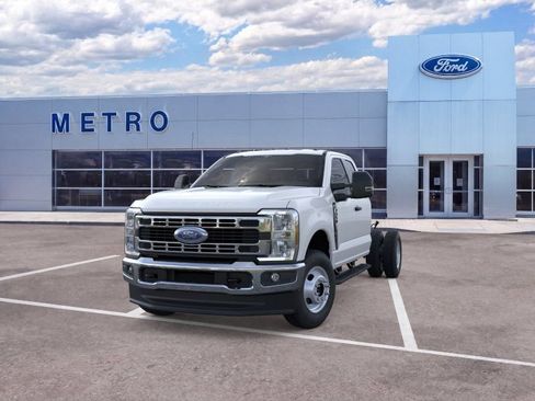 New 2026 Ford F350 XL w/ XL Chrome Package AWD/4WD image 3