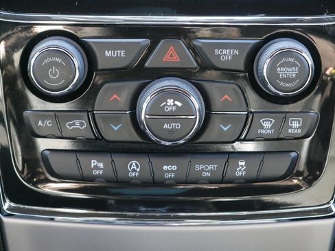 Used 2022 Jeep Grand Cherokee Laredo X image 19