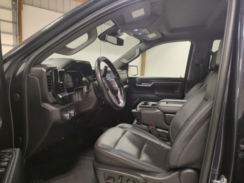 Used 2025 GMC Sierra 1500 SLT image 9