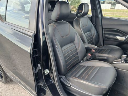 Used 2020 Nissan Kicks SR w/ SR Premium Package FWD image 20