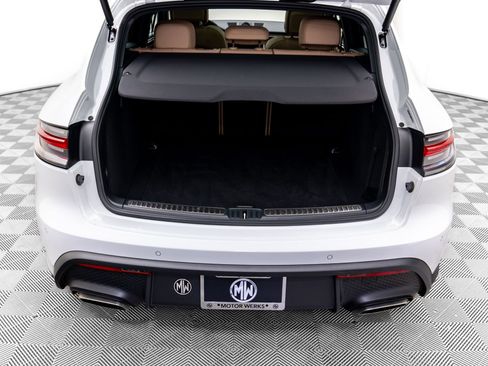 Certified 2025 Porsche Macan image 27