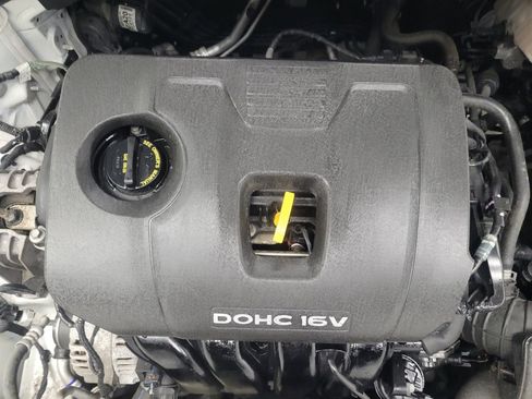 Used 2017 Hyundai Elantra SE image 30