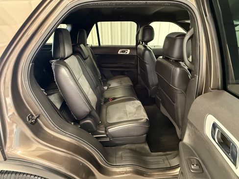 Used 2015 Ford Explorer XLT w/ Equipment Group 202B image 9