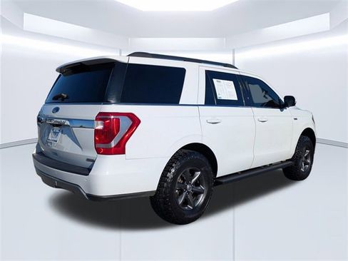 Used 2021 Ford Expedition XLT image 4