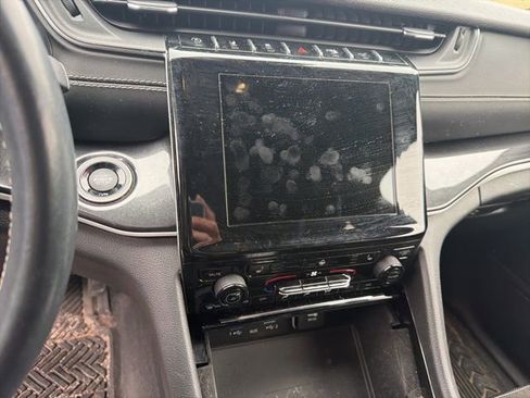 Used 2021 Jeep Grand Cherokee L Laredo image 6