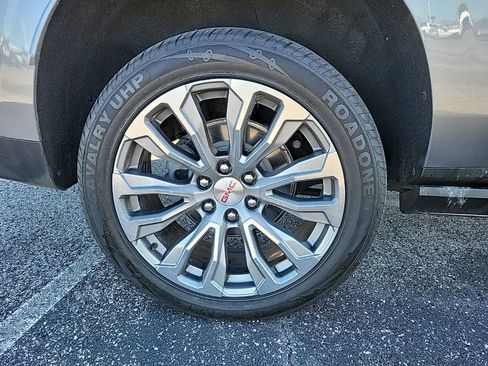 Used 2021 GMC Yukon XL Denali w/ Denali Premium Package image 8