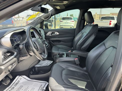 Used 2019 Chrysler Pacifica Touring-L w/ S Appearance Package FWD image 21