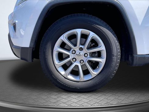 Used 2015 Jeep Grand Cherokee Laredo w/ Quick Order Package 23E RWD image 9