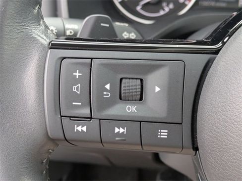 Used 2023 Nissan Rogue SV w/ SV Premium B Package image 18