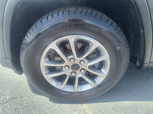 Used 2014 Jeep Grand Cherokee Limited image 9