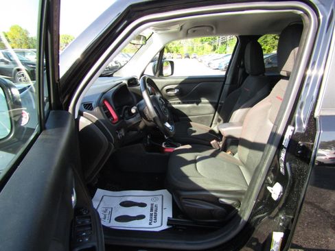 Used 2018 Jeep Renegade Trailhawk w/ UConnect 8.4 Nav Group image 16