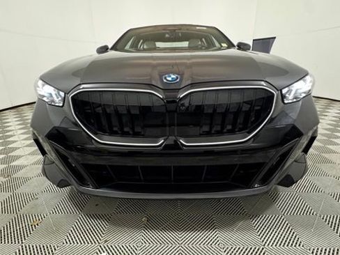 New 2026 BMW 550e xDrive w/ Premium Package AWD/4WD image 2